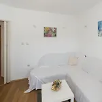 Leylandia House Апартаменты *