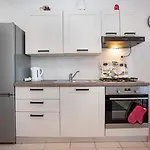 Апартаменты Leylandia House *