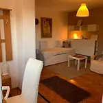Leylandia House Апартаменты *