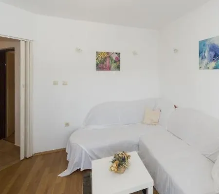 Leylandia Apartment *