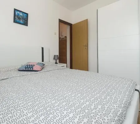 Leylandia Apartment *