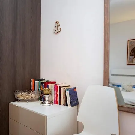 Leylandia Apartment *