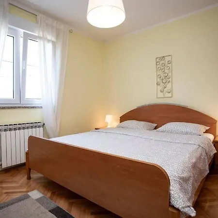 Leylandia Apartment