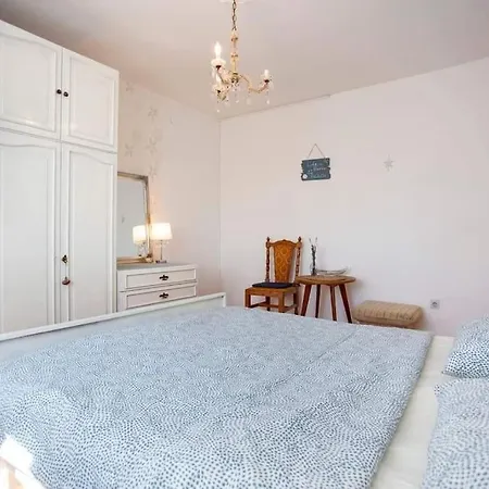 Leylandia Apartment