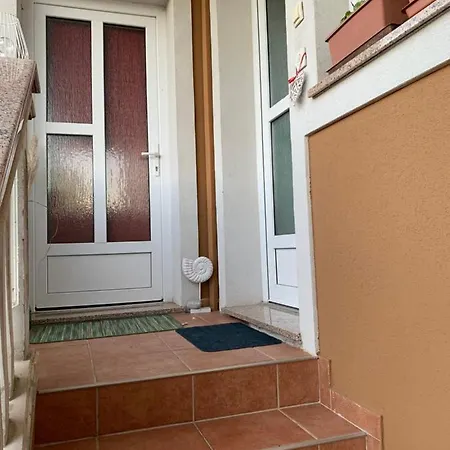 Leylandia Apartment *