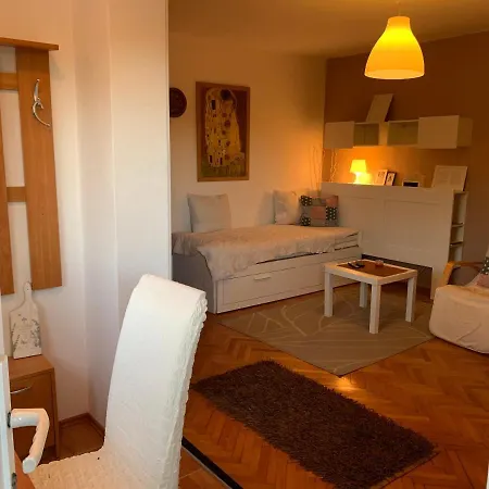 Leylandia Apartment *