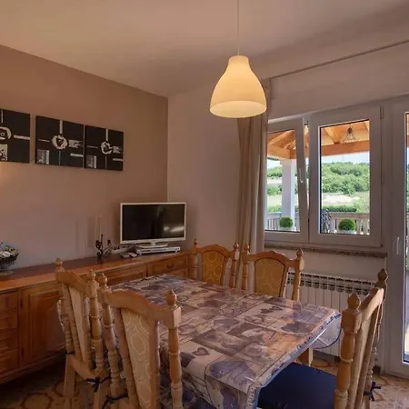 Leylandia Apartment *