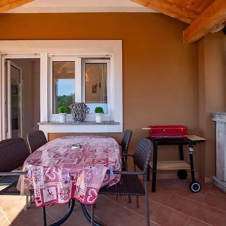 Apartment Leylandia *
