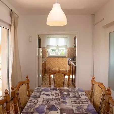 Leylandia Apartment *